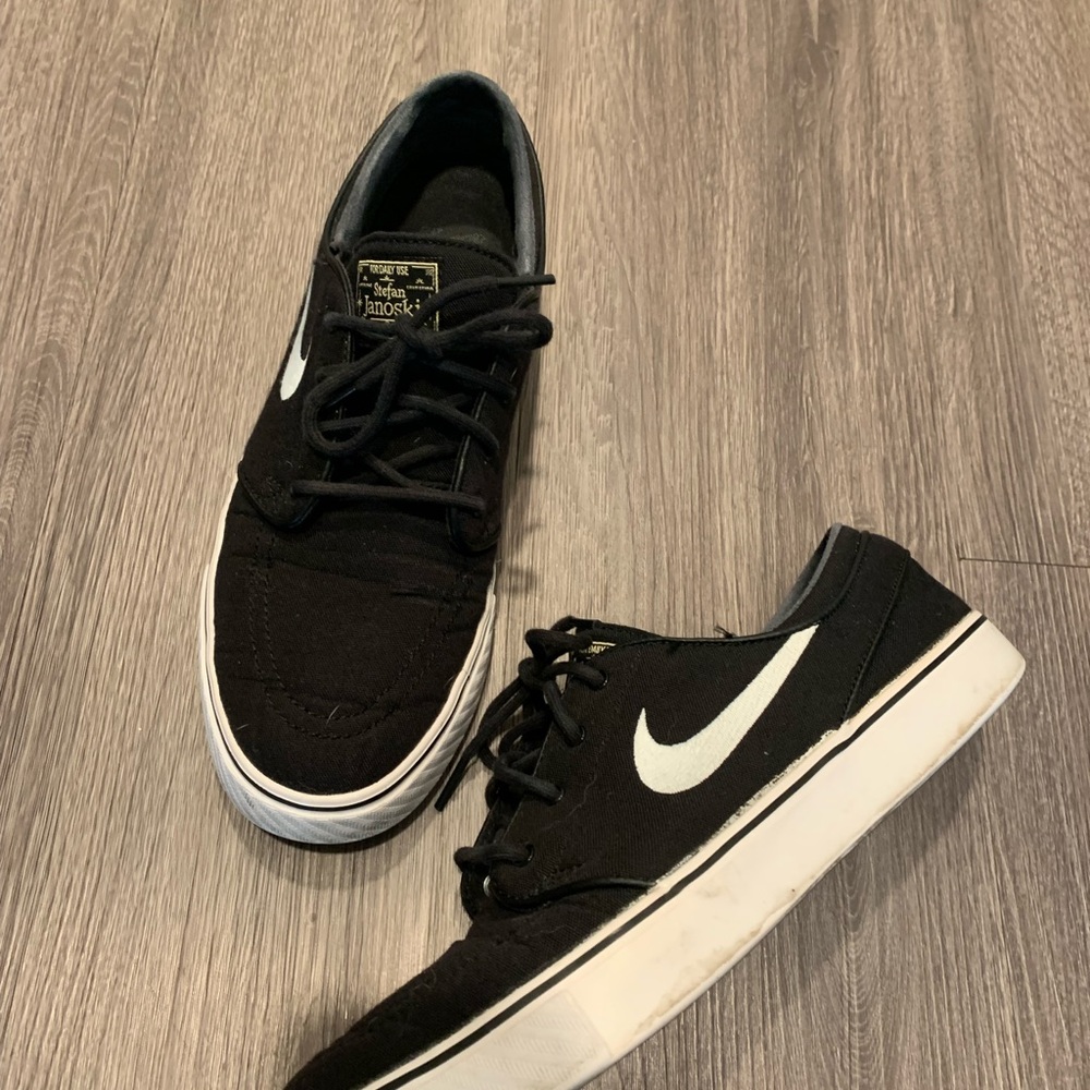 Nike Men's Black Sneakers